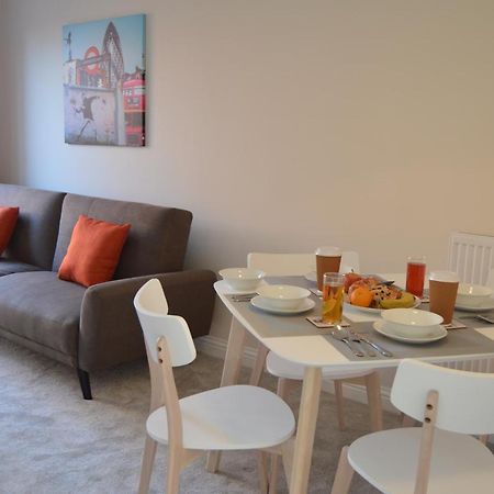 Fantastic Hampton Centre Stay ปีเตอร์โบโรห์ ภายนอก รูปภาพ