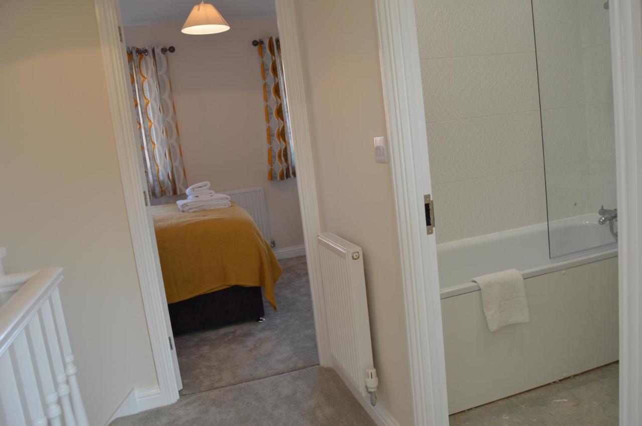 Fantastic Hampton Centre Stay ปีเตอร์โบโรห์ ภายนอก รูปภาพ