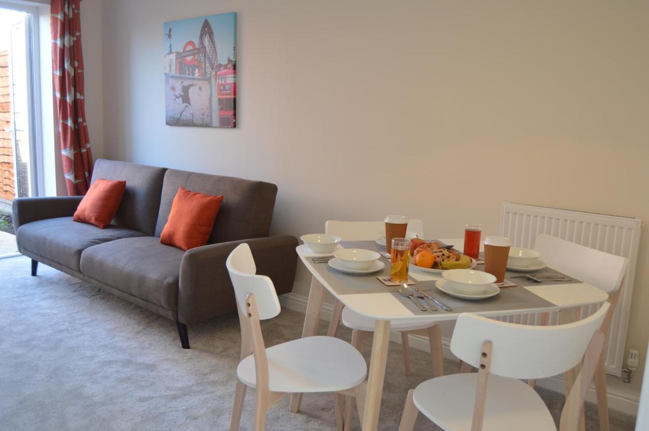 Fantastic Hampton Centre Stay ปีเตอร์โบโรห์ ภายนอก รูปภาพ