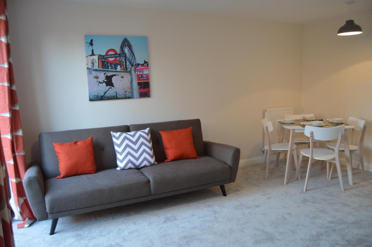 Fantastic Hampton Centre Stay ปีเตอร์โบโรห์ ภายนอก รูปภาพ