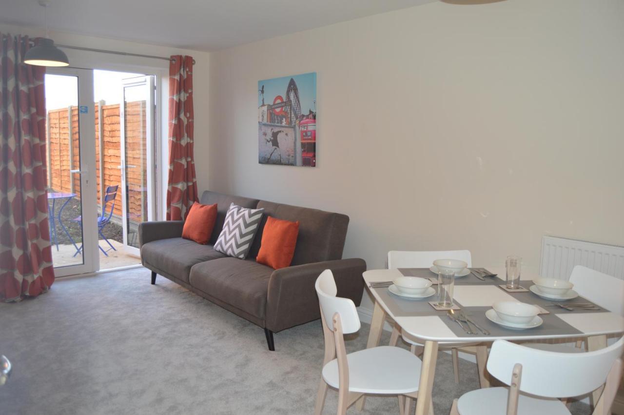 Fantastic Hampton Centre Stay ปีเตอร์โบโรห์ ภายนอก รูปภาพ