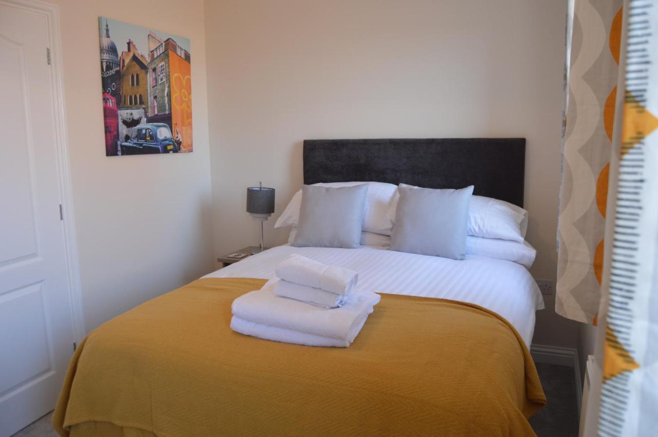 Fantastic Hampton Centre Stay ปีเตอร์โบโรห์ ภายนอก รูปภาพ